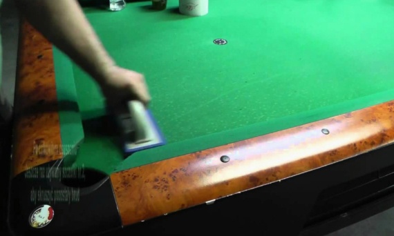 Jak wyczyścić stół bilardowy?